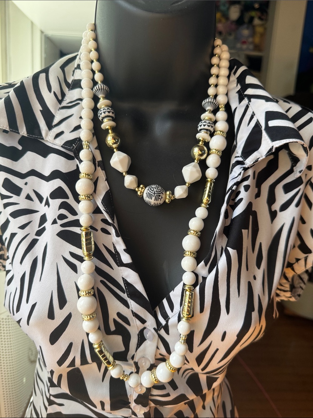 Elegant White and Gold Beaded Women's Necklace Set